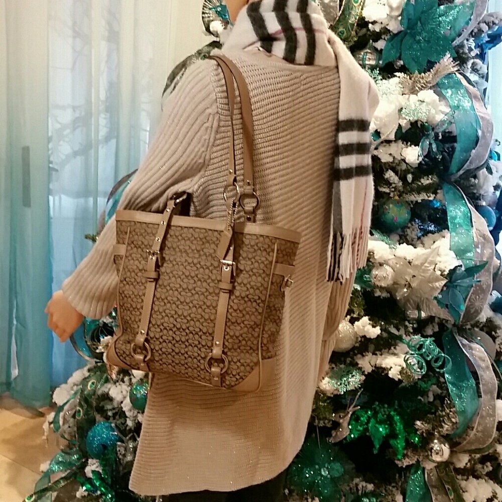 PRICE FIRM SIGNATURE GALLERY SHOULDER BAG